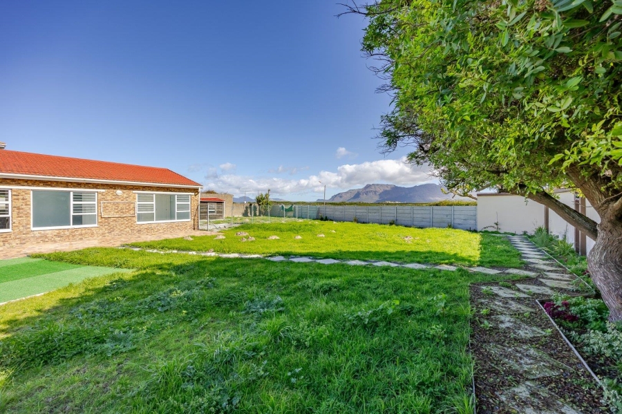 4 Bedroom Property for Sale in Zeekoevlei Western Cape